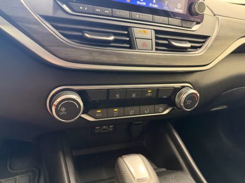 Used 2025 Nissan Altima 2.5 SV FWD image 18