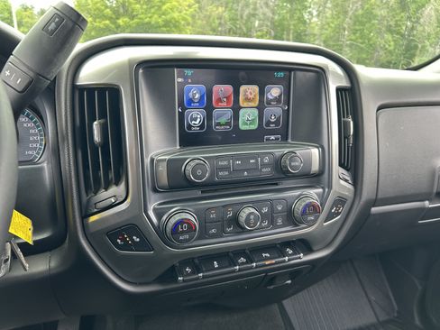 Used 2018 Chevrolet Silverado 1500 LT w/ Midnight Edition AWD/4WD image 16
