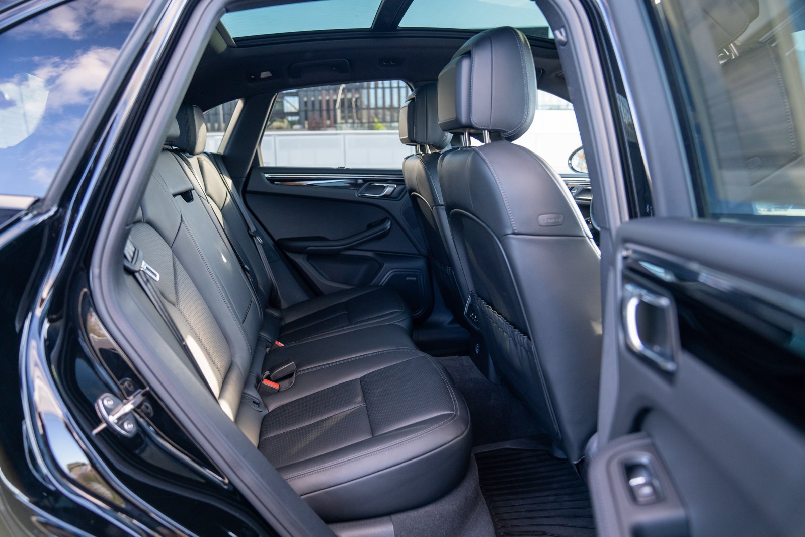Certified 2026 Porsche Macan AWD/4WD image 25