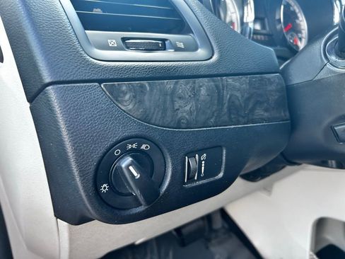 Used 2014 Dodge Grand Caravan SXT FWD image 15