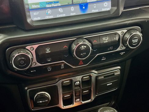 Used 2022 Jeep Gladiator Sport image 3