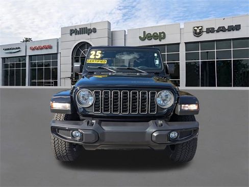 Certified 2025 Jeep Gladiator Nighthawk image 8