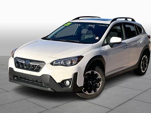 Used 2021 Subaru Crosstrek 2.0i Premium w/ Moonroof Package image 3