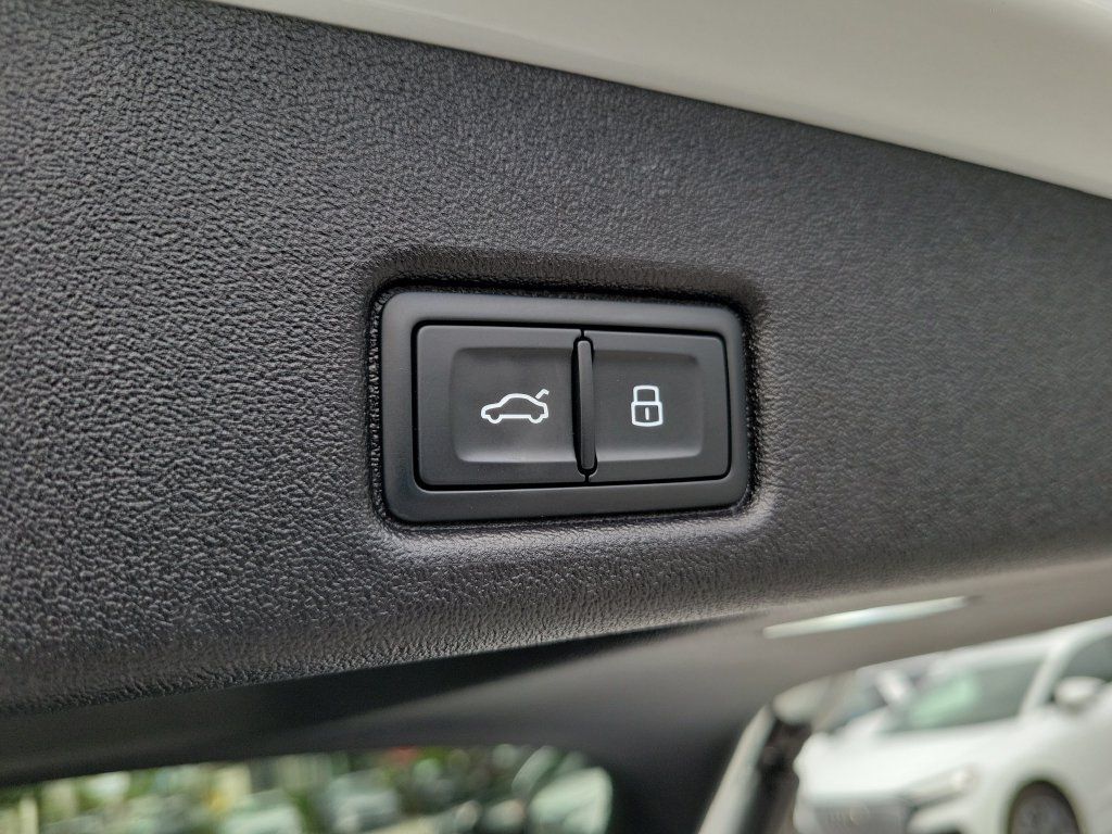 Certified 2025 Audi Q5 Premium w/ Convenience Package AWD/4WD image 31