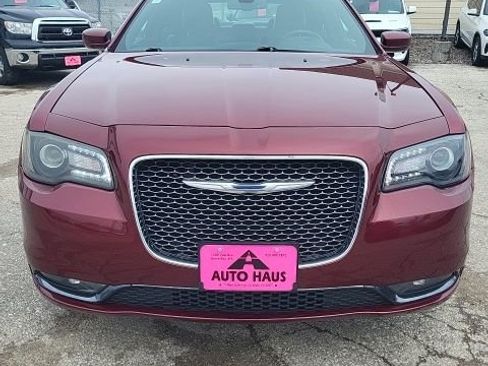 Used 2019 Chrysler 300 S image 17