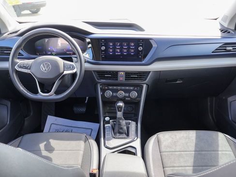 Used 2024 Volkswagen Taos SE image 6