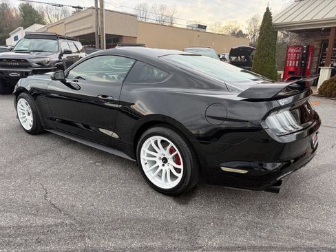 Used 2017 Ford Mustang GT image 9