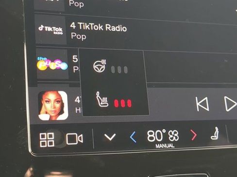 Used 2024 Volvo XC40 Recharge Plus w/ Protection Package Premier image 22