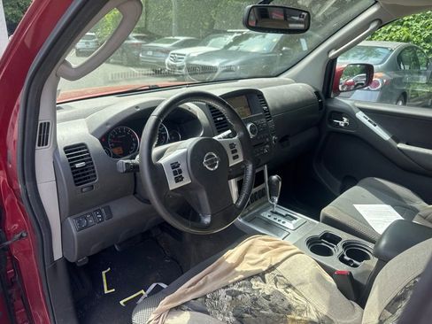 Used 2012 Nissan Pathfinder SV AWD/4WD image 12