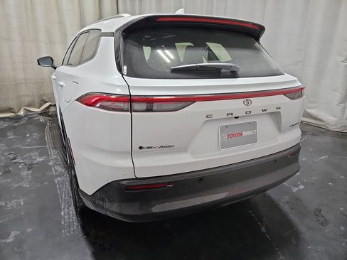 New 2025 Toyota Crown Signia image 5