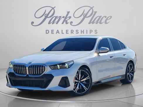 Used 2026 BMW 540i xDrive w/ M Sport Package AWD/4WD image 1