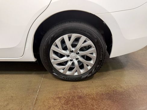 Used 2017 Toyota Corolla L FWD image 90