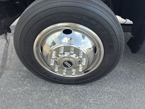 Used 2016 Ford F550 2WD Regular Cab Super Duty image 29
