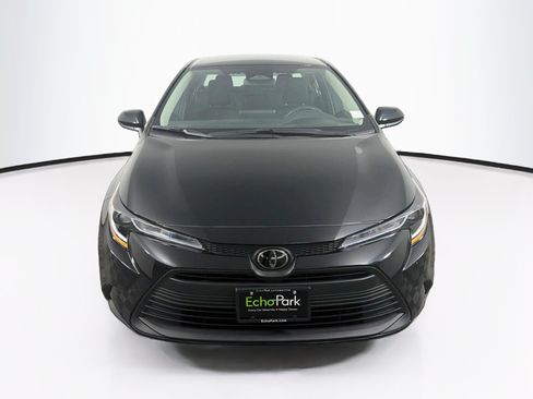 Used 2025 Toyota Corolla LE FWD image 2