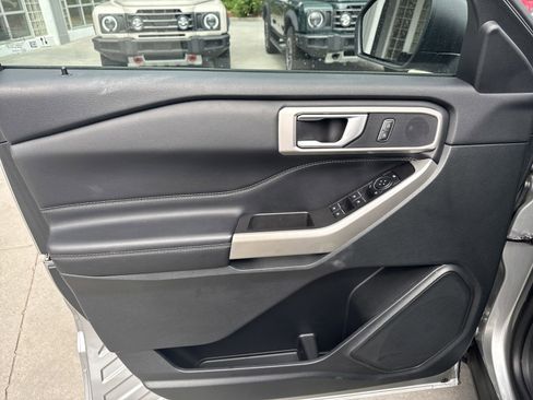Used 2023 Ford Explorer XLT RWD image 14