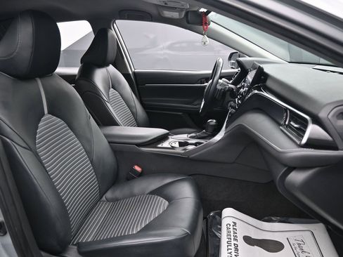 Used 2021 Toyota Camry SE image 29