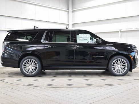 New 2026 Chevrolet Suburban High Country image 9