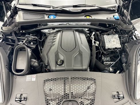 Certified 2026 Porsche Macan AWD/4WD image 30