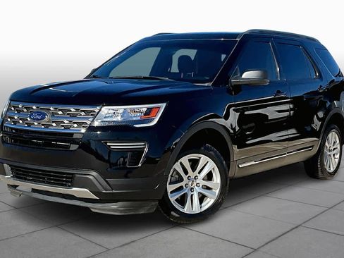 Used 2019 Ford Explorer XLT image 1