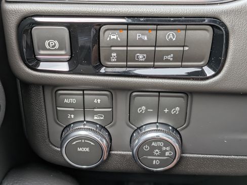 New 2026 GMC Yukon Denali w/ Sun & Power Step Package AWD/4WD image 26