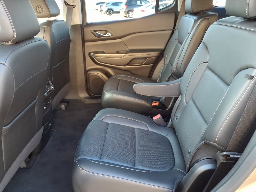 Used 2023 GMC Acadia SLT AWD/4WD image 15