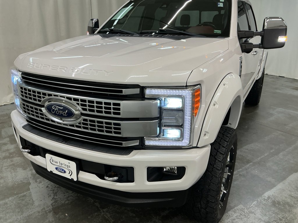 Used 2019 Ford F250 Platinum w/ Platinum Ultimate Package AWD/4WD image 3