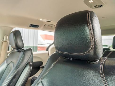 Used 2019 Chrysler Pacifica Touring-L image 20