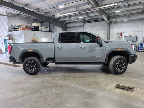 Used 2024 GMC Sierra 2500 AT4X AWD/4WD image 3
