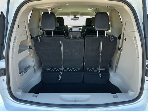 Used 2024 Chrysler Pacifica Touring-L FWD image 17