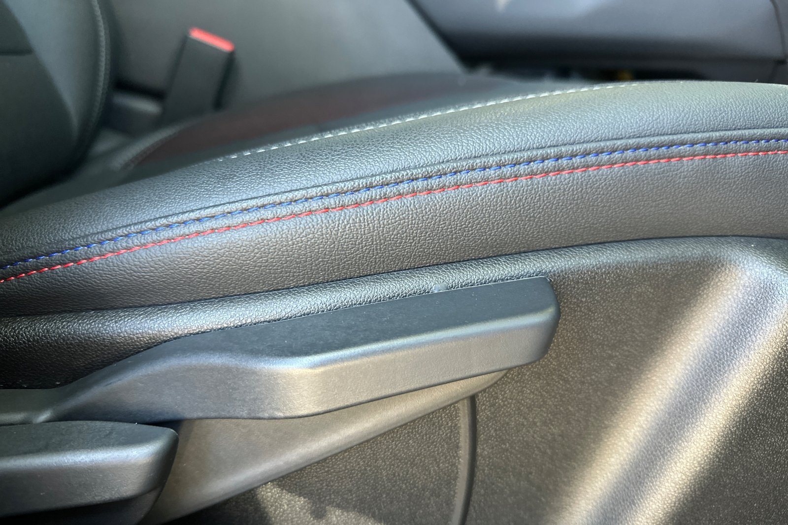 Used 2024 Chevrolet Equinox EV RS FWD image 23