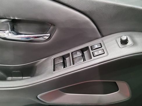 Used 2023 Nissan Frontier SV w/ Tow Package image 23