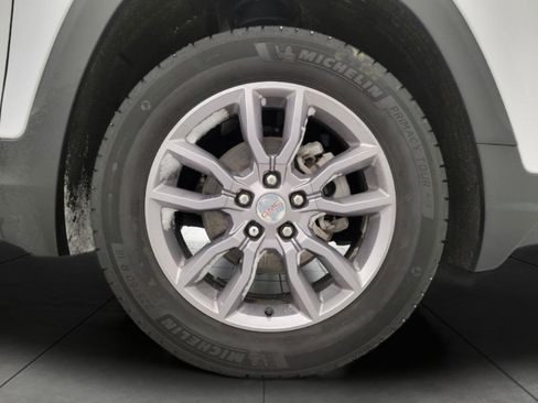 Used 2024 GMC Terrain SLT image 4