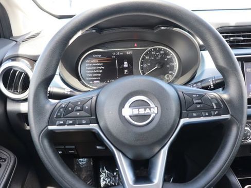 Used 2025 Nissan Versa SV FWD image 17