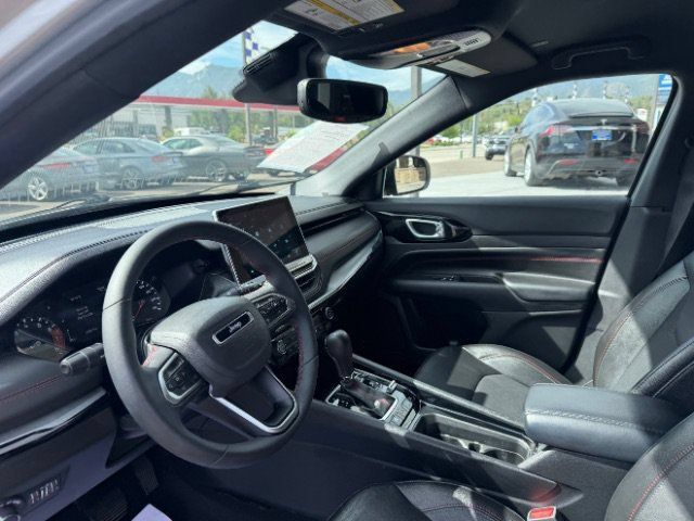 Used 2025 Jeep Compass Trailhawk AWD/4WD image 24