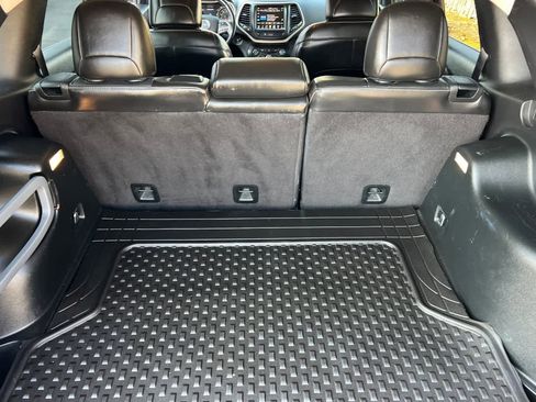 Used 2018 Jeep Cherokee Limited image 16