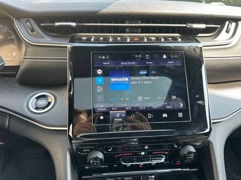 Used 2023 Jeep Grand Cherokee Altitude AWD/4WD image 18