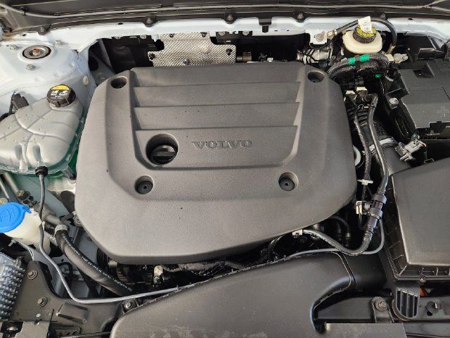 Certified 2026 Volvo XC40 B5 Plus w/ Protection Package Premier AWD/4WD image 33