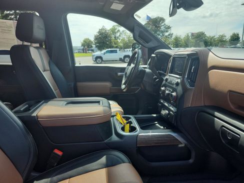 Used 2022 Chevrolet Silverado 2500 High Country w/ Safety Package II AWD/4WD image 11
