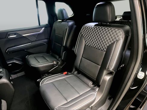 Used 2025 GMC Acadia Denali FWD image 20