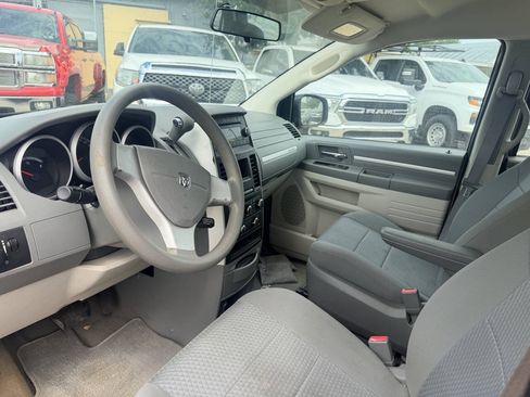 Used 2010 Dodge Grand Caravan SE FWD image 10