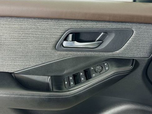 Used 2023 Nissan Rogue SV image 20