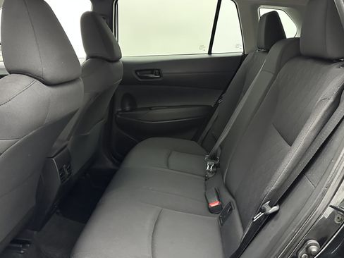 Used 2025 Toyota Corolla Cross LE image 27