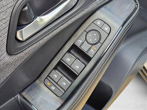 Used 2022 Nissan Rogue SV image 15