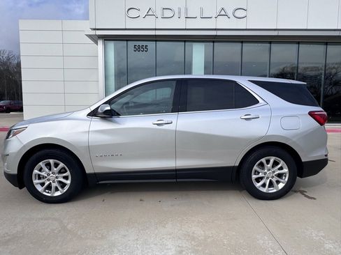 Used 2020 Chevrolet Equinox LT image 2