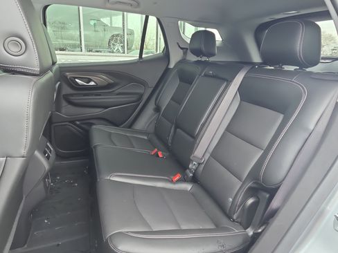 Used 2024 GMC Terrain SLT w/ Infotainment Package II image 39