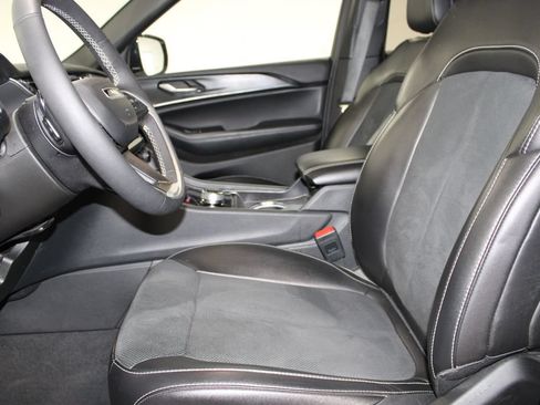 Used 2024 Jeep Grand Cherokee L Altitude AWD/4WD image 16