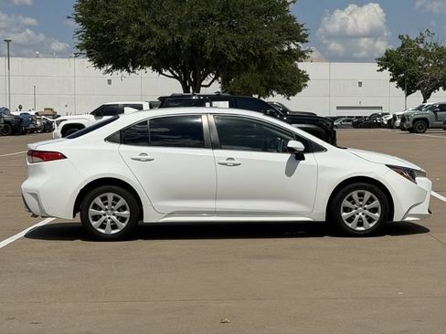 Used 2020 Toyota Corolla LE FWD image 3