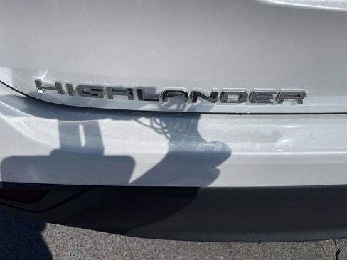 Used 2024 Toyota Highlander LE image 28