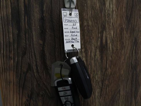 Used 2025 Ford Expedition Active image 41