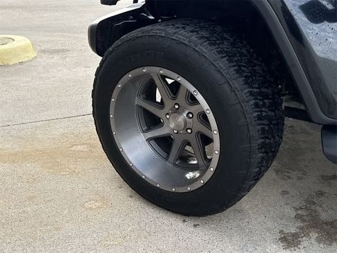 Used 2019 Jeep Wrangler Unlimited Sahara image 10